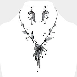 Crystal rhinestone metal mesh flower necklace