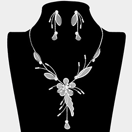 Crystal detail metal mesh flower vine necklace