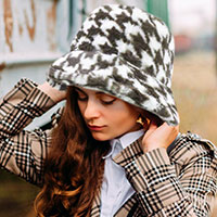 Houndstooth Patterned Faux Fur Bucket Hat