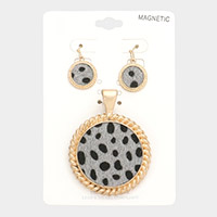 Cheetah Patterned Genuine Leather Calf Round Magnetic Pendant Set