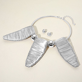 Oversized Metal Wire Wrapped Geometric Statement Necklace