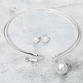 Pearl Hook Closure Necklace