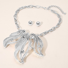 Bold Abstract Leaf Accent Statement Necklace