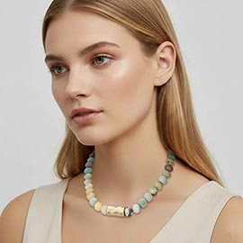 Hammered Metal Bar Accent Chunky Marbled Ball Beaded Necklace